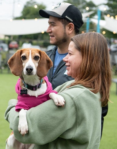 Lola the beagle with her owners